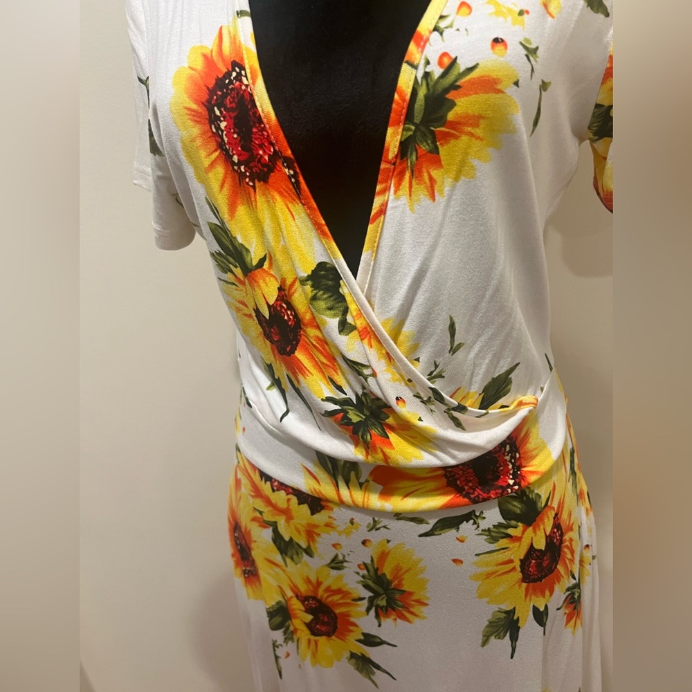DB Noon Sunflower Floral Faux White Wrap Knee Length Dress NWT M - Picture 10 of 13